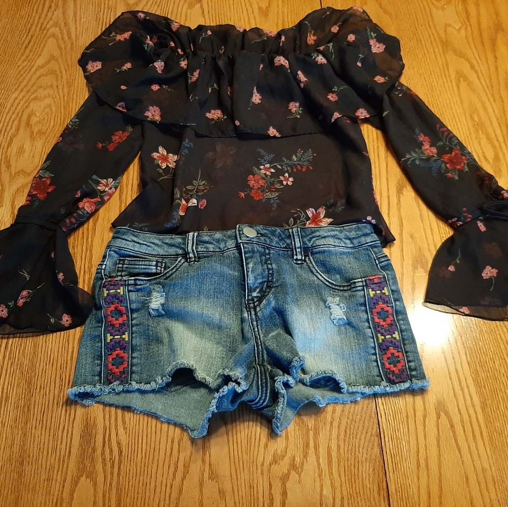 love fire embroidery booty shorts.